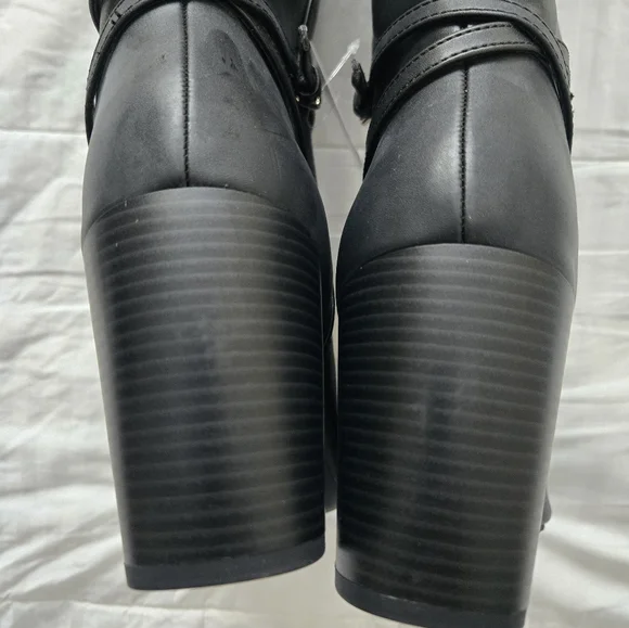 Elegant Black Women's Boots - Picture 4 of 9